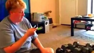 Месть кота за обман - смотреть видео (0:19)