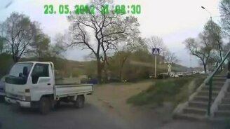 Неадекватный водитель-невидимка - смотреть видео (1:06)