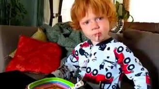 Вот это мальчишка чихнул - смотреть видео (0:21)