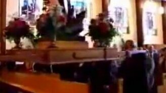 Рухнула статуя - смотреть видео (0:38)