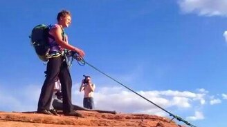 Безумный прыжок в пропасть - смотреть видео (0:33)