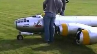 Самый большой игрушечный самолёт - смотреть видео (5:06)