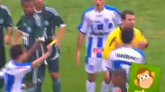 Помог судье - смотреть видео (0:23)