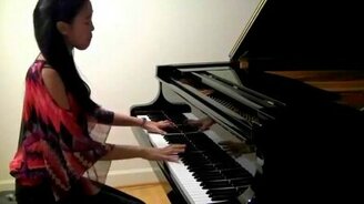 Кореянка играет на пианино - смотреть видео (2:54)
