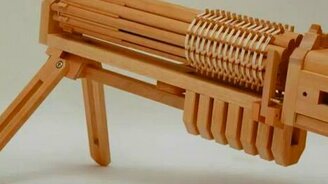 Пулемёт из дерева - смотреть видео (1:58)