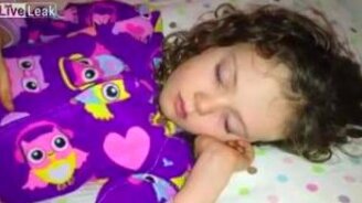 Безболезненное удаление молочного зуба - смотреть видео (0:13)