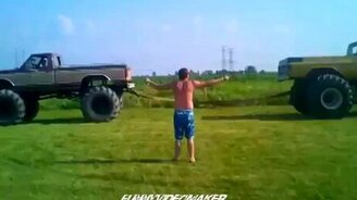 Кто кого из монстров перетянет? - смотреть видео (0:28)