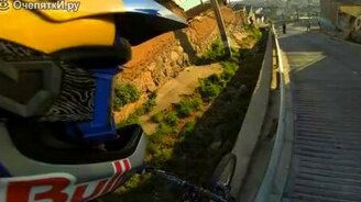 Экстремал на велике в жилом квартале - смотреть видео (0:48)