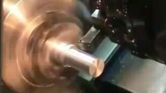 Очень крутой токарный станок - смотреть видео (4:10)