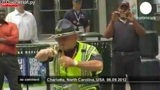 Танцующие регулировщики - смотреть видео (4:08)