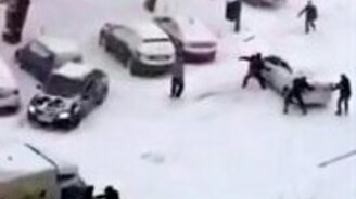 Гололёд в Хабаровске - смотреть видео (1:27)