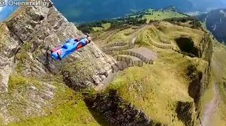 Полёты в вингсьютах - смотреть видео (1:34)