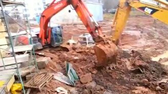 Вызволение из грязевого плена - смотреть видео (4:24)