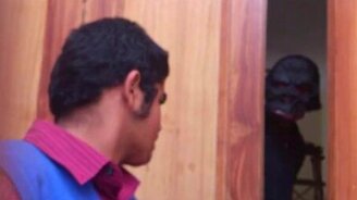 Испугался обезьяны - смотреть видео (0:14)