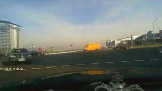 Фантастическое ДТП - смотреть видео (0:33)