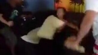 Как разбудить и напугать друга - смотреть видео (0:06)