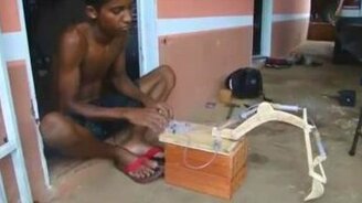 Экскаватор из шприцев - смотреть видео (1:07)