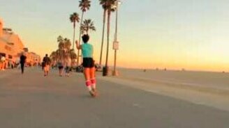 Позитивная ретро-роллерша - смотреть видео (4:59)