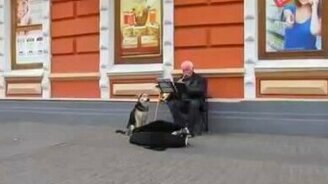 Дворняга подпевает кларнету - смотреть видео (3:34)