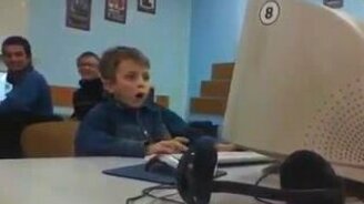 Впервые видит компьютер - смотреть видео (0:48)