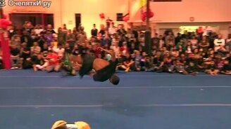 Кручёный акробат - смотреть видео (1:51)