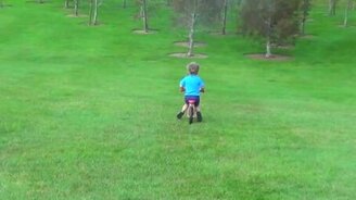 Самый ответственный отец в мире - смотреть видео (0:21)