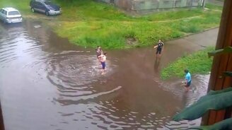 Купание в луже Ангарска - смотреть видео (0:35)