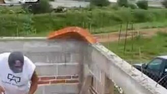 Невероятные строители - смотреть видео (2:36)