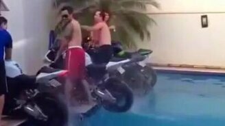 Тропический шторм в бассейне - смотреть видео (1:26)