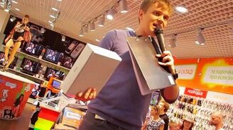 Постриглись налысо за iPad - смотреть видео (2:33)