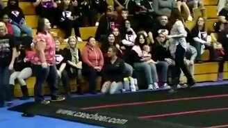 Толстушка оказалась гимнасткой - смотреть видео (0:35)