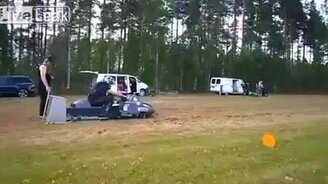 На снегоходе по полю - смотреть видео (0:31)