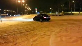 Дрифт на микроавтобусе? - смотреть видео (0:58)