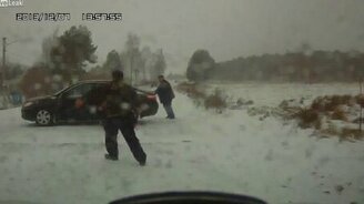 Толкнули машину... - смотреть видео (0:59)