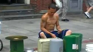 Уличный музыкант-барабанщик - смотреть видео (5:49)