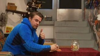 Крутой трюк с шариком для пинг-понга - смотреть видео (0:14)