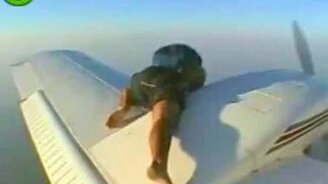 Прыжок с крыла - смотреть видео (0:36)