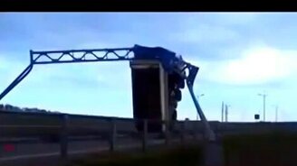 Оптимус Прайм на трассе - смотреть видео (0:37)