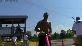 Грохнулся со всего маху - смотреть видео (0:37)