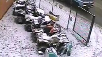 Вот это повезло парню! - смотреть видео (0:20)