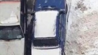 Как выехать, когда тебя заперли... - смотреть видео (8:15)