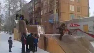 Юные экстремалы зимой - смотреть видео (0:50)