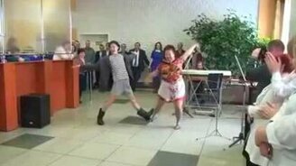 Танцевальный юмористический номер - смотреть видео (6:25)