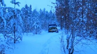 УАЗик едет по сугробам - смотреть видео (0:32)