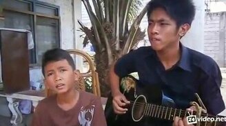 Маленький певец с чистым голосом - смотреть видео (4:46)