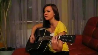 Девушка поёт песню Война - смотреть видео (2:11)