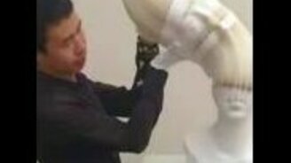 Удивительный бумажный бюст - смотреть видео (0:30)