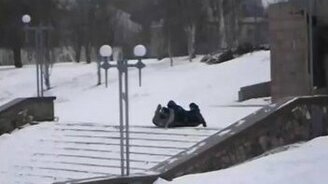 Слишком тяжела лодочка-то... - смотреть видео (2:05)