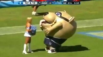 Проглотил девушку - смотреть видео (0:13)