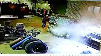 Окончание рабочего дня в автосервисе - смотреть видео (0:56)